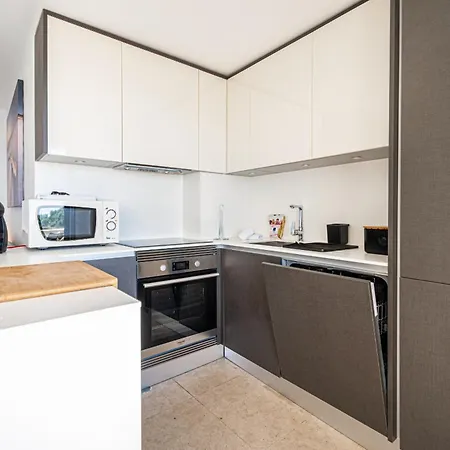 Beguest Aveiros View